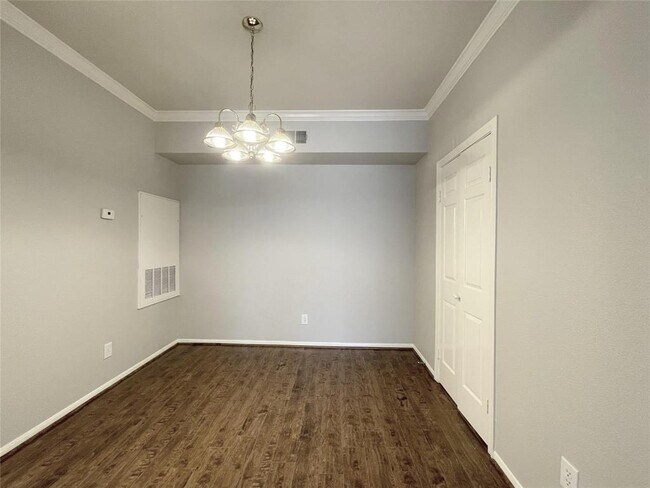 Building Photo - 2255 Braeswood Park Dr
