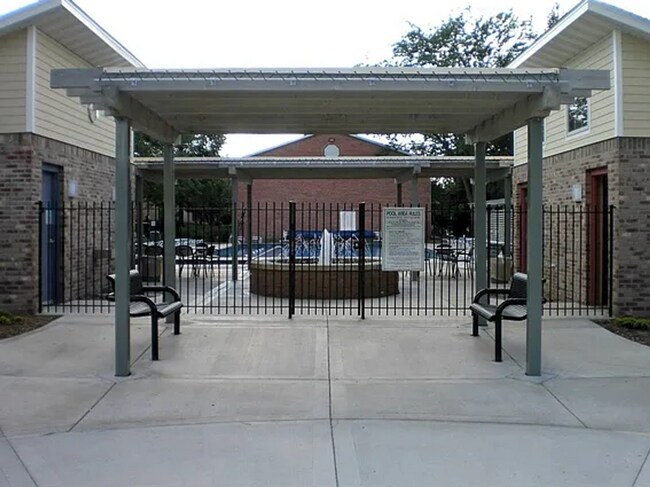 Building Photo - 1 Bedroom Recent Renovation in Hopkins