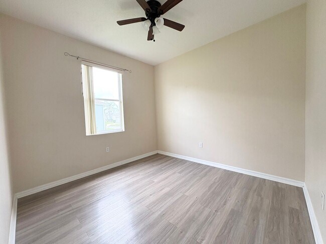 Building Photo - 10190 Granite Bay Dr