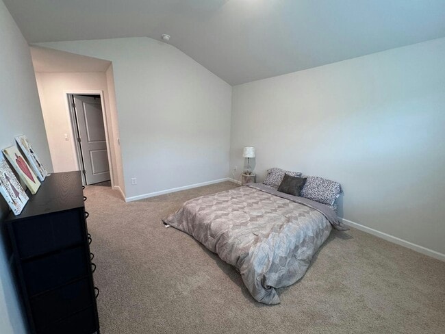 Building Photo - 285 Moyer Dr