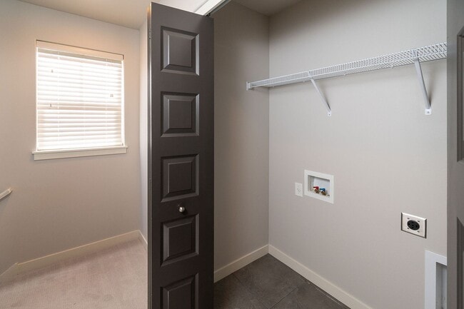 Building Photo - 3 Bdrm 2.5 bath newer home in a quiet SE c...