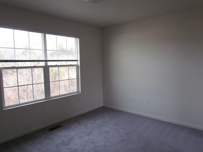 Building Photo - AVAILABLE SEPTEMBER 08,2025!!