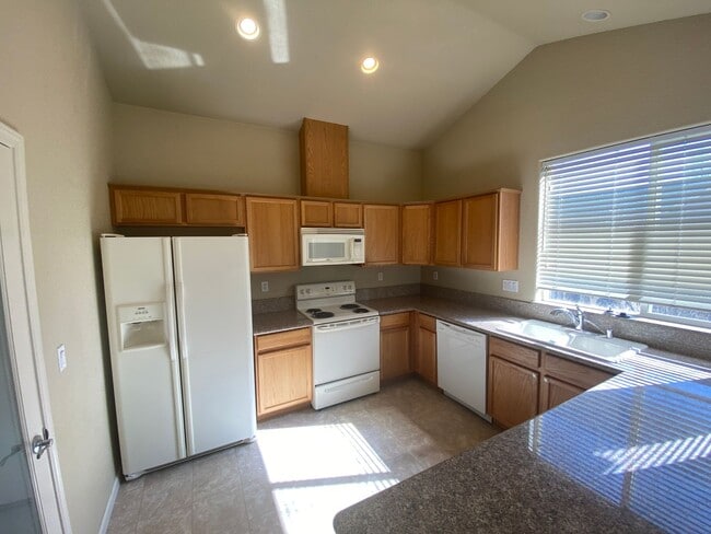 Building Photo - Sparks - Gated Community - 2 Bed 2.5 Bath - $200 OFF FIRST MONTHS RENT SPECIAL!