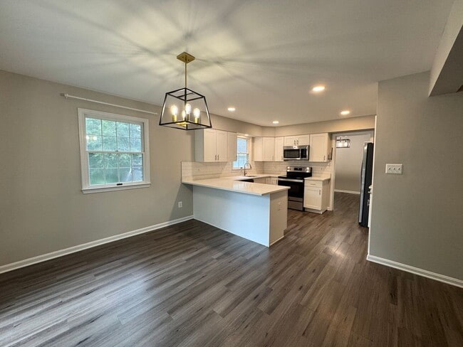 Building Photo - Stunning 4 Bed 3.5 Bath Home With Deck And...