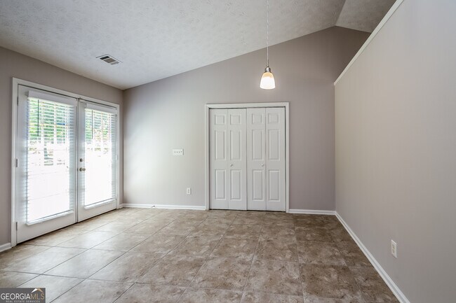 Building Photo - 315 Hunters Trce