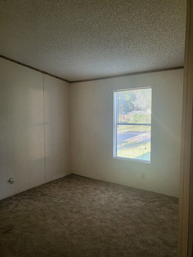 Building Photo - 8300 SW 3rd Ct