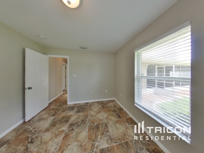 Building Photo - 23135 Langdon Ave