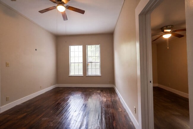 Building Photo - Classic Charm with Modern Updates – Spacious 4 Bedroom Rental