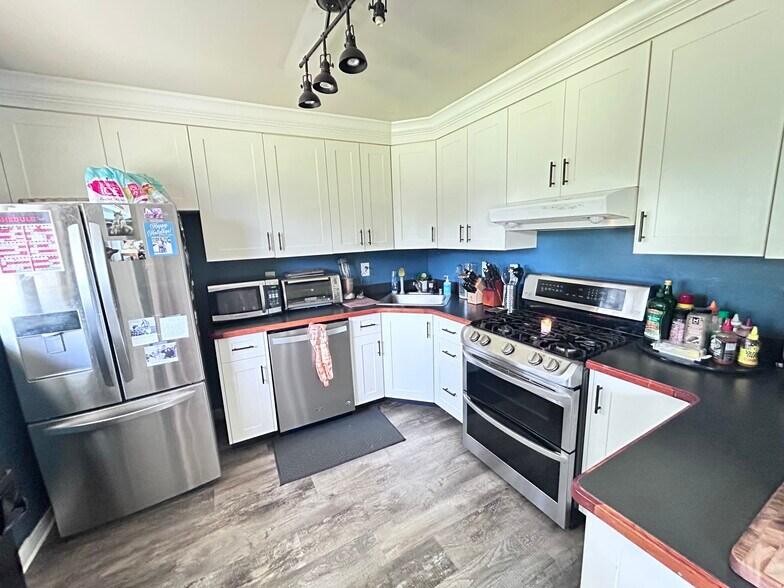 Building Photo - 638 Oakland Hills Dr