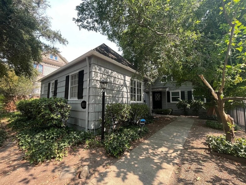 Primary Photo - 815 19th St