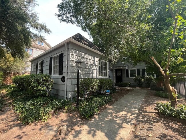 Building Photo - 815 19th St