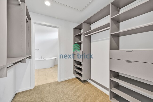 Building Photo - A beautiful 3 bed and 2 bathroom house for...
