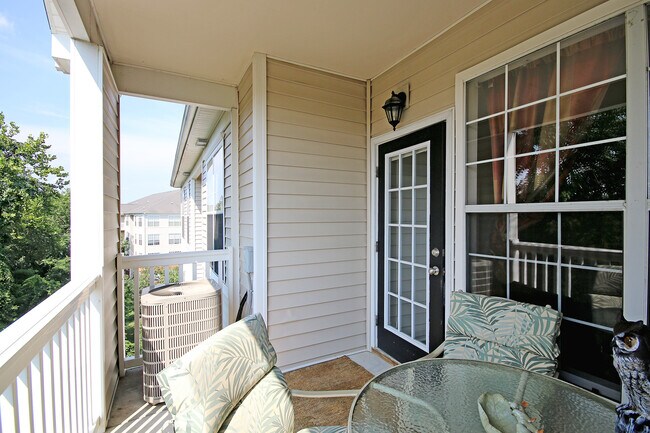 Building Photo - Top Floor, Pet-Friendly Riverbend Condo on Pantops