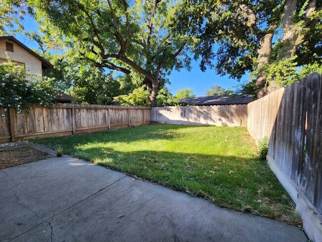 Building Photo - 3027 Monticello Ln