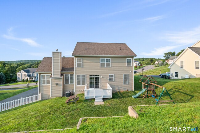 Building Photo - 5 Rolling Hills Dr
