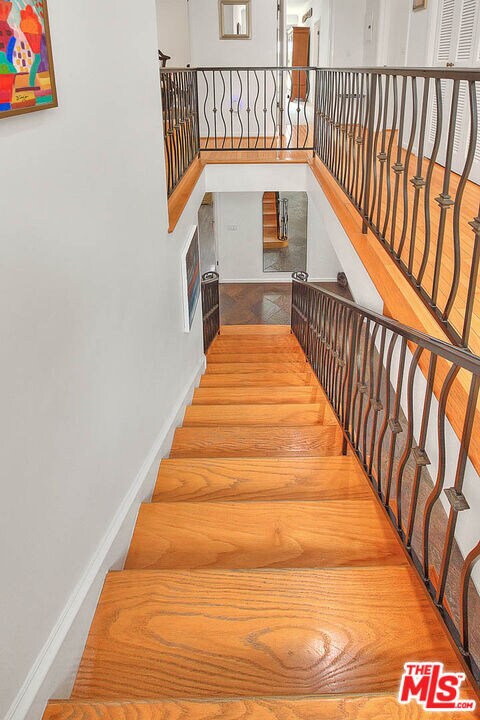 Building Photo - 2035 Thayer Ave