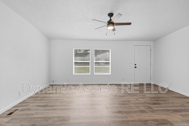 Building Photo - 405 Falletti St