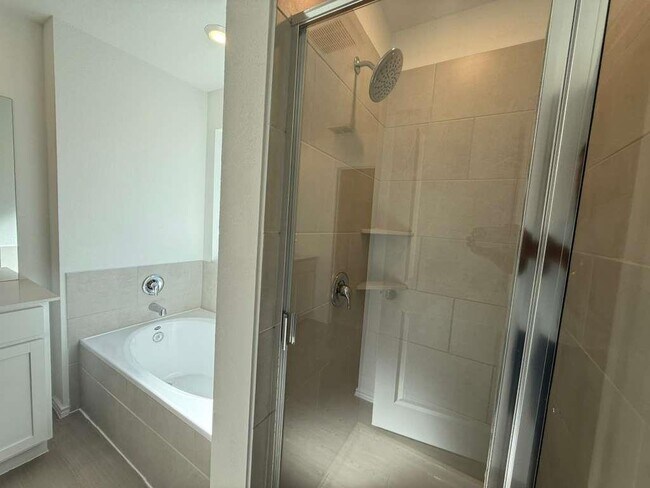 Building Photo - 591 Sormonne Lp