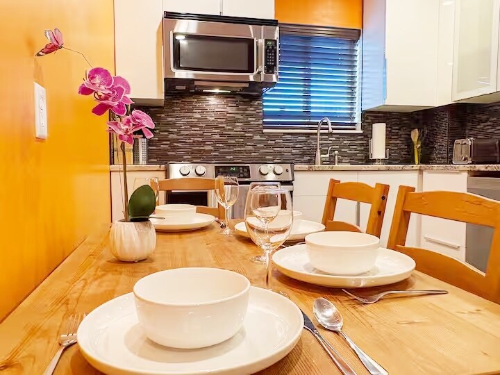 Building Photo - 6 Norumbega Ter