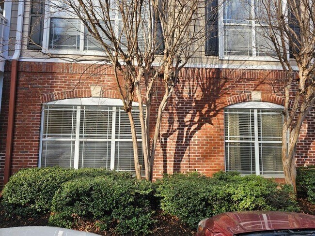 Building Photo - 4333 Dunwoody Pl