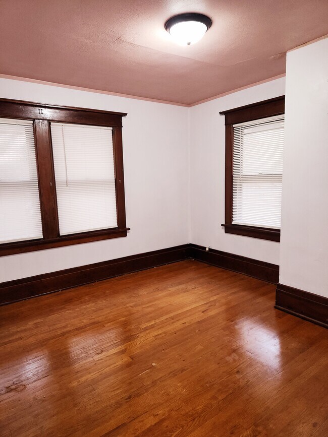 Building Photo - 511 2nd Ave SW