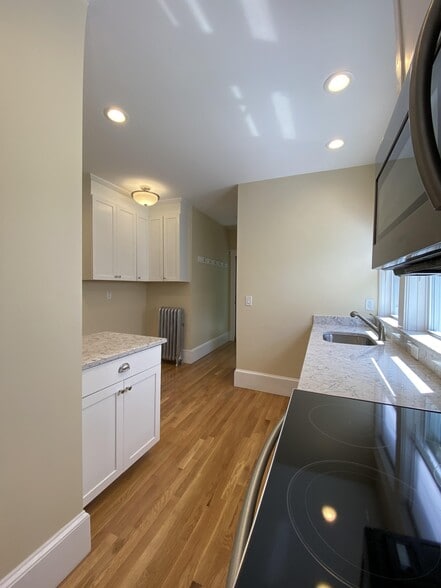 Building Photo - 303 Tappan St