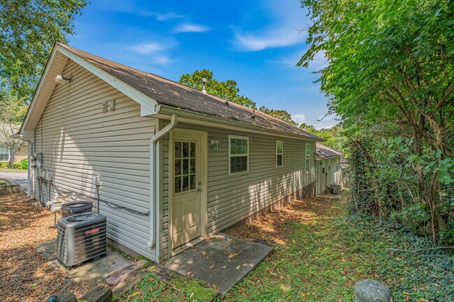Building Photo - 3516 Acorn Woods Way,