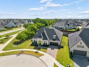 Building Photo - 350 Pearland Dr