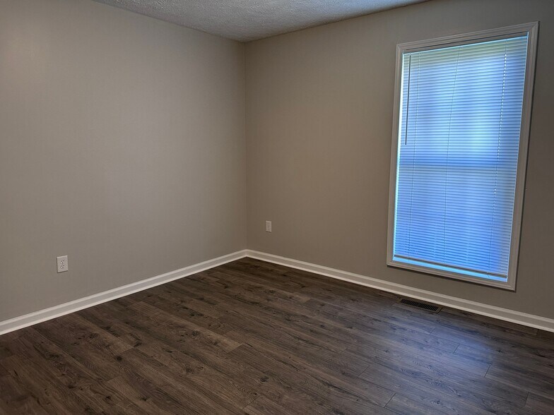 Building Photo - 378 W University Pky