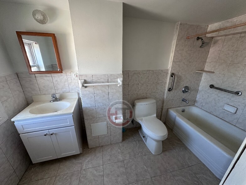 Building Photo - 1446 Gillespie Ave