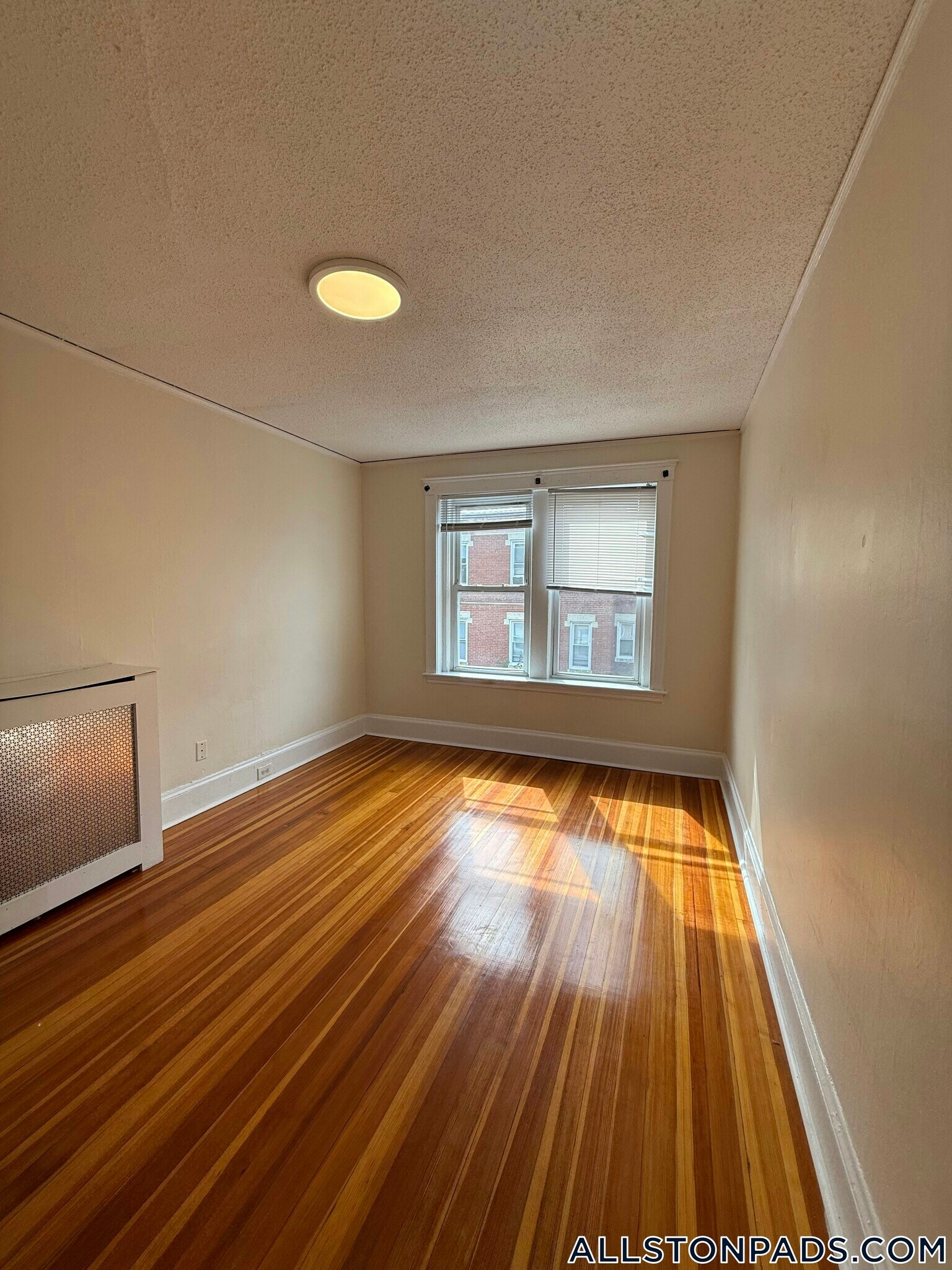 Building Photo - 6 Barrows St
