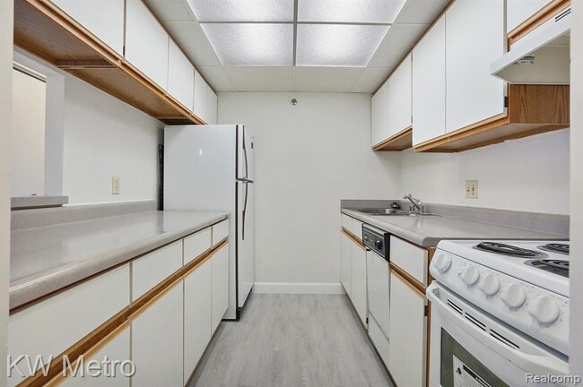 Building Photo - 24111 Civic Center Dr