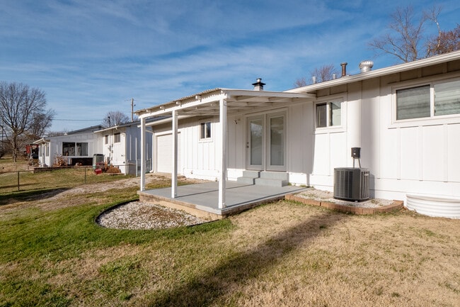 Building Photo - 12010 Glenpark Dr