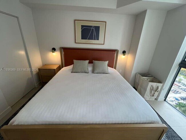 Building Photo - 11 NE 6th St