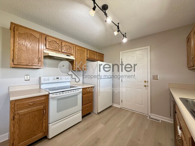 Building Photo - 103 Cedar Tree Ln