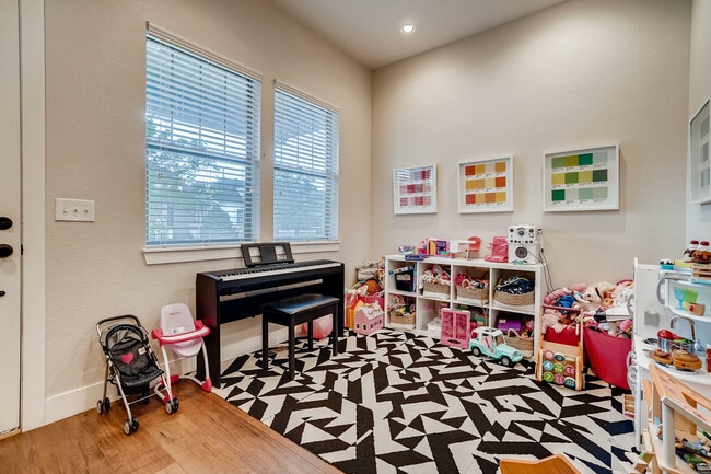 Building Photo - 534 S Lincoln St