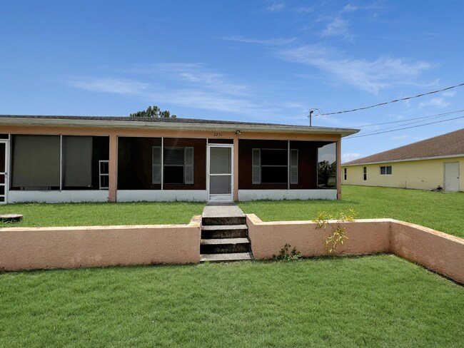 Primary Photo - Your Duplex Dream Just Got Merrier! Charmi...