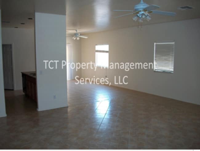 Building Photo - 3 bed/2 bath near Cardinal Stadium!