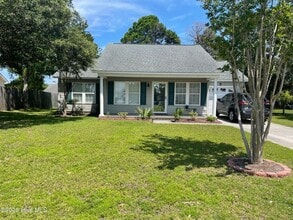 Building Photo - Charming 2 Bedroom Home