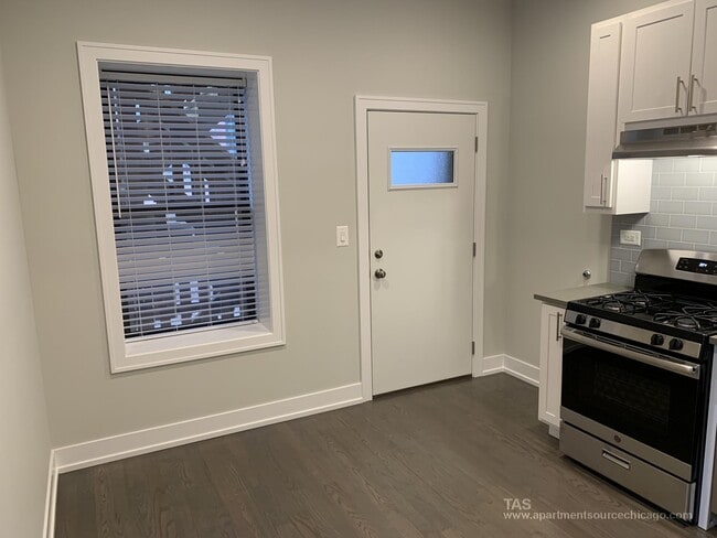 Building Photo - 849 W Lill Ave