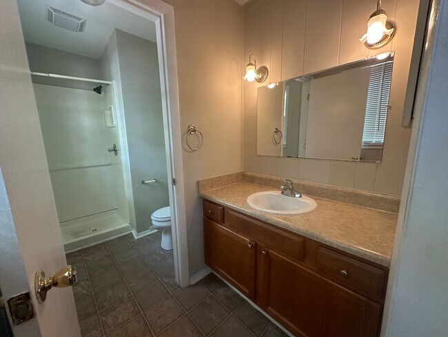 Building Photo - 705 Buena Vista Dr