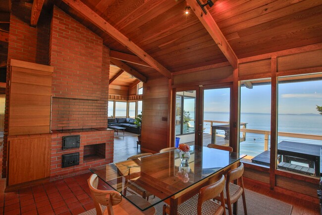 Building Photo - Stunning Furnished Water View Home on West...