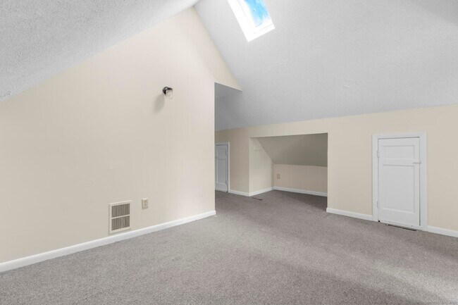Building Photo - 45 Kossuth St
