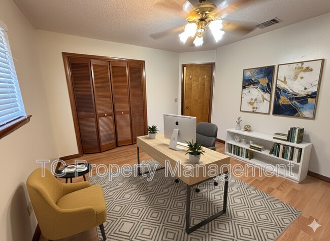 Building Photo - 703 Trekker St