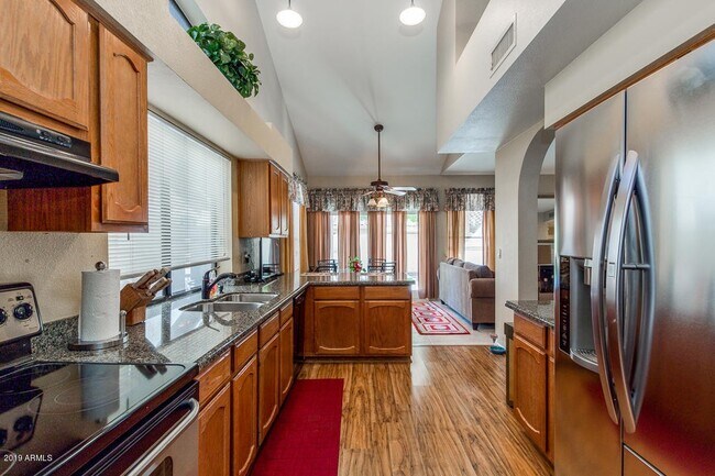Building Photo - Location! Location! Beautiful 4 Bedroom/ 3 Bath Home! Ray/Kyrene