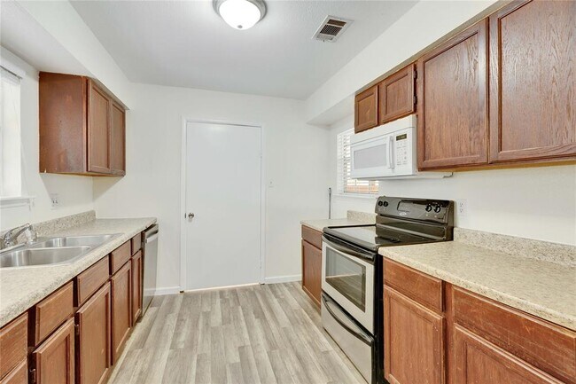 Building Photo - 1402 Citation Cir