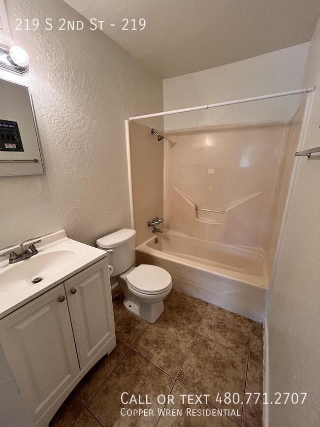 Building Photo - 219 S 2nd St