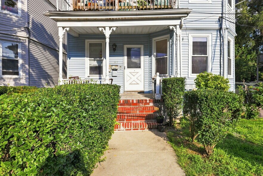 Building Photo - 147 Murdock St
