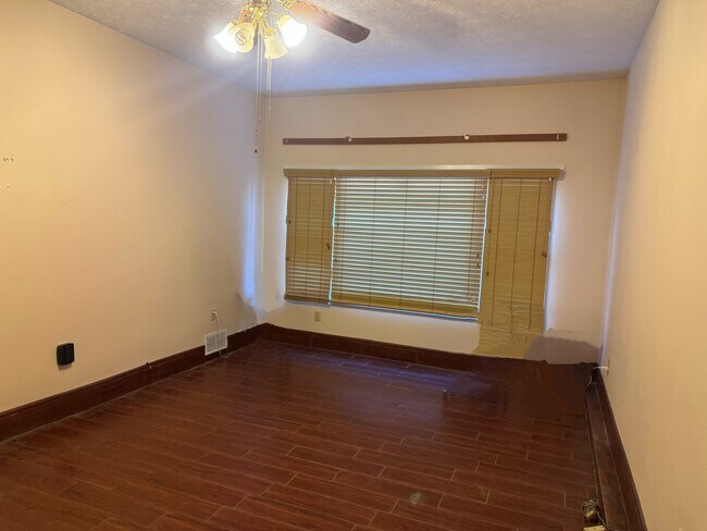 Building Photo - 2849 Gardenia Dr SE