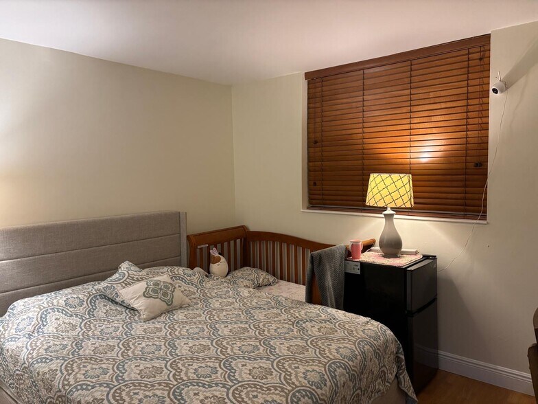 Building Photo - 210 SW 11th St